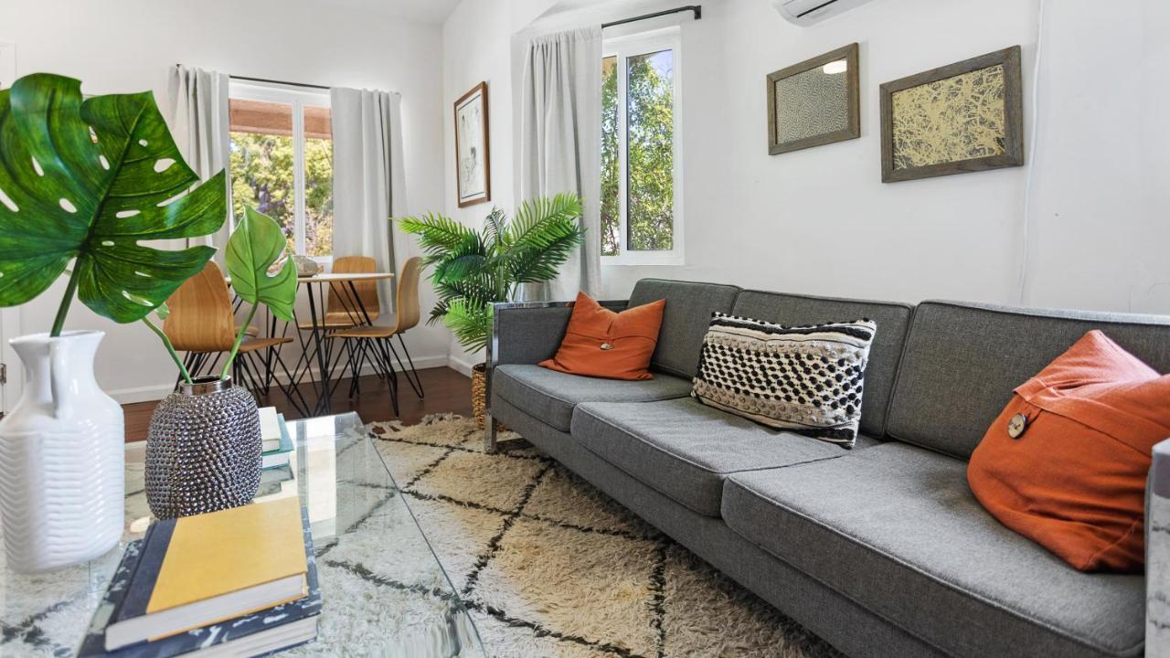 4br In Echo Park Apartment *